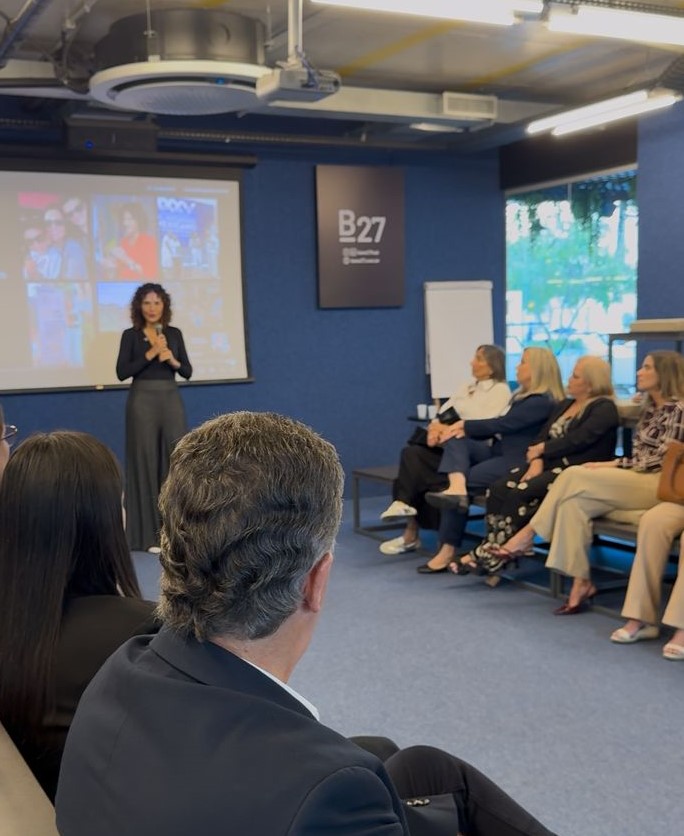 talks-slide-3-BDfYxB7u